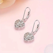 将图片加载到图库查看器,Exquisite Hollow Heart-Shaped Hoop Earrings
