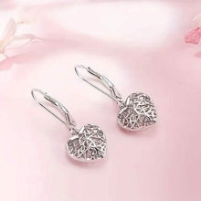 将图片加载到图库查看器,Exquisite Hollow Heart-Shaped Hoop Earrings