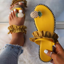 将图片加载到图库查看器,Faux Pearl & Pineapple Decor Toe Post Thong Sandals