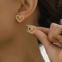 将图片加载到图库查看器,Glossy Hollow Heart Design Stud Earrings