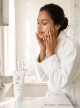 Load image into Gallery viewer, AHA /BHA Exfoliating Cleanser