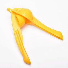 Load image into Gallery viewer, Lemon Squeezer Liquid Portable Multi-Functional Lemon Squeezer Manual Orange Citrus Juicer Home Lemon Clip Squeeze Juice Mini Orange Press Juice Kitchen Tools Manual Fruit Juicer Mini Blender