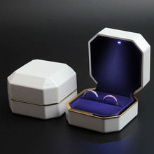 将图片加载到图库查看器,Luxury Ring Box with LED Light