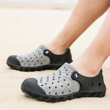 将图片加载到图库查看器,Outdoor Men Sandals Summer Hole Shoes Rubber Clogs Men Garden Shoes Black Beach Sandals Slippers Breathable Lightweight Sandals Unisex Beach Quick Drying Sandals Couple Outdoor Slippers