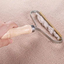 Load image into Gallery viewer, Portable Reusable Hair Remover Clothes Fuzz Double Sided Manual Lint Remover Travel Brush For Removing Hair Dust In Clothes And Furniture