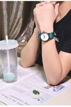 将图片加载到图库查看器,Summer Style Canvas Women Quartz Watch New Fashion Casual Wristwatches Woman Outdoor Unisex Watches Casual Sports Wrist Watch With Nylon Strap Elegant Design