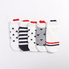 Load image into Gallery viewer, 5 Pairs 3D Cartoon Harajuku Cat Cute Heart Invisible Cotton Socks Casual Boat Socks Funny Girl Ankle Sock Set for Women