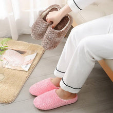将图片加载到图库查看器,Simple Solid Soft Plush Slippers For Men And Women Winter Warm Indoor Non-slip Slippers Shoes Comfortable Memory Foam Slippers For Women's And Men's Casual House Shoes