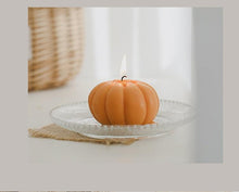 Load image into Gallery viewer, Pumpkin Candle Creative Handmade Aromatherapy Candle Pumpkin Candle Fall Candle Gift Set For Women Aromatherapy Candle Gift For Halloween Decorations Candle Photo Home Restaurant Hotel Decoration