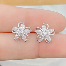 将图片加载到图库查看器,Stylish Zirconia Petal Flower Stud Earrings