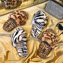 将图片加载到图库查看器,Summer Black White Leopard Print Fur Slippers For Women's Outer Wear Flat Bottom Slippers Women's Plush Faux Fur Fuzzy Slide On Open Toe Slipper With Memory Foam
