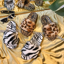 将图片加载到图库查看器,Summer Black White Leopard Print Fur Slippers For Women's Outer Wear Flat Bottom Slippers Women's Plush Faux Fur Fuzzy Slide On Open Toe Slipper With Memory Foam