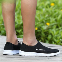 将图片加载到图库查看器,Summer Breathable Comfortable Mesh Running Mens Shoes Trainers Walking Outdoor Sport Men Sneakers Running Shoes Ultra Lightweight Breathable Walking Shoes Non Slip Athletic Fashion Sneakers