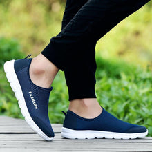 将图片加载到图库查看器,Summer Breathable Comfortable Mesh Running Mens Shoes Trainers Walking Outdoor Sport Men Sneakers Running Shoes Ultra Lightweight Breathable Walking Shoes Non Slip Athletic Fashion Sneakers