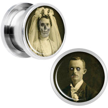 将图片加载到图库查看器,Undead Bride and Groom Halloween Plug Set 1/2