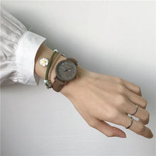 将图片加载到图库查看器,Vintage Leather Simple Women Watches Fashion Quartz Watch Wristwatches Retro Casual Watches Brown Leather Classic Analog Quartz Fashion Simple Ladies Quartz Watches