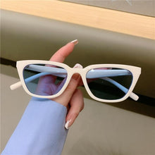 将图片加载到图库查看器,Vintage Narrow Cat Eye Sunglasses Cat's Eye Style Sunglasses For Women New Retro Style & Fashionable & Designer Shades Of Glasses Elegant Sunglasses