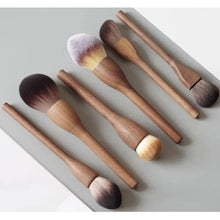 将图片加载到图库查看器,Vintage Style 1Pcs European Wood Handle Makeup Brush High Quality Loose Powder Brush Foundation Brush Super Soft Theatre Makeup