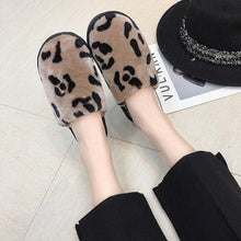 将图片加载到图库查看器,Winter Cotton Slippers Women Leopard Shoes Fashion Fur Slides For Home Comfort Warm Womens Slippers Non-slip Fuzzy House Memory Foam Slippers Furry Fur Lined Bedroom Slippers