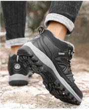 Load image into Gallery viewer, Winter Men's Boots Warm Snow Boots High Quality Leather Waterproof Outdoor Men Hiking Boots Waterproof Non-Slip Trail Fur Lined Ankle Boots Leather Winter Shoes
