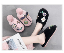 Load image into Gallery viewer, Winter Women Slippers Warm Plush Luxury Flip Flops Fur Slides Flat Lightweight Soft Indoor Slippers Soft Warm Memory Foam Slippers Faux Fur Lined Fluffy Slip On House Shoes