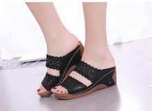 Load image into Gallery viewer, Woman Sandals For Beach Slip On Fashion Sandals Women Thick Bottom Footwear Flat Sandals Soft Leather Vintage Summer Casual Non-Slip Beach Platform Shoes Sandals