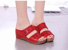 Load image into Gallery viewer, Woman Sandals For Beach Slip On Fashion Sandals Women Thick Bottom Footwear Flat Sandals Soft Leather Vintage Summer Casual Non-Slip Beach Platform Shoes Sandals