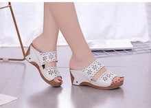 Load image into Gallery viewer, Woman Sandals For Beach Slip On Fashion Sandals Women Thick Bottom Footwear Flat Sandals Soft Leather Vintage Summer Casual Non-Slip Beach Platform Shoes Sandals