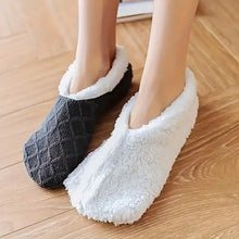 Load image into Gallery viewer, Women's Autumn Winter Plush Lined Indoor Low Cut Socks