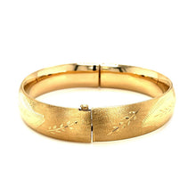 Load image into Gallery viewer, Classic Floral Carved Bangle in 14k Yellow Gold (13.5mm)
