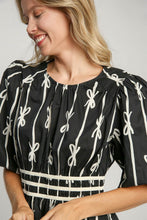 Load image into Gallery viewer, Elegant Black Ribbon Print Dress Stylish Contrast Half Sleeve Dress for Women
