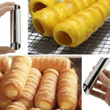 Load image into Gallery viewer, 10-Piece: Non-Stick Buttercream Corner Danish Pastry Molds
