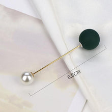 Load image into Gallery viewer, 1pcs Fashion Pearl Fixed Strap Charm Safety Pin Sweater Cardigan Clip Brooches Rhinestone Metal Jewelry Sweater Shawl Clips Faux Crystal and Pearl Pins for Fixing on Sweaters
