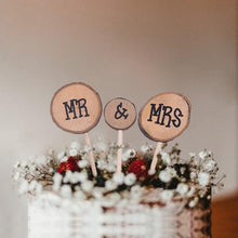 将图片加载到图库查看器，1Pcs Hollow Letter Love Just Married Mr &amp; Mrs Cake Topper Mr and Mrs Cake Toppers Wooden Wedding Cake Topper Party Cake Decoration Mr And Mrs Cake Topper Bride and Groom Wooden Wedding Cake Topper For Wedding Party Supplies
