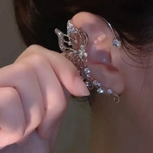 Load image into Gallery viewer, 2-Pieces: Trendy Minimalist Style Hip Hop Hollow Butterfly Ear Climber
