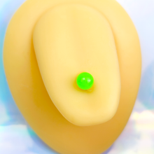 将图片加载到图库查看器，Green Neon Barbell Tongue Ring
