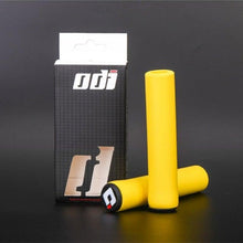 Load image into Gallery viewer, 2PCS Silicone Bicycle Handlebar Grips Anti-Slip Shock-Asorbing Mountain Bike Handlebar Grip Silica Gel Super Light Anti-Skid Shock-Proof Handle Bar Locking Grips Cycling Grips
