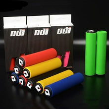 Load image into Gallery viewer, 2PCS Silicone Bicycle Handlebar Grips Anti-Slip Shock-Asorbing Mountain Bike Handlebar Grip Silica Gel Super Light Anti-Skid Shock-Proof Handle Bar Locking Grips Cycling Grips
