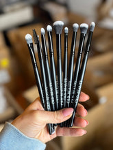 将图片加载到图库查看器，Makeup Brush Set

