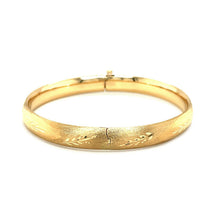 Load image into Gallery viewer, Classic Floral Carved Bangle in 14k Yellow Gold (8.0mm)
