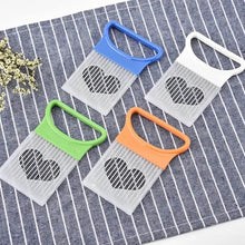 将图片加载到图库查看器，4-Pieces: All-In-One Onion Holder Slicer Set
