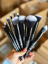 将图片加载到图库查看器，Makeup Brush Set
