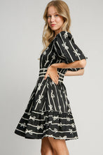 Load image into Gallery viewer, Elegant Black Ribbon Print Dress Stylish Contrast Half Sleeve Dress for Women

