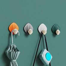 将图片加载到图库查看器，4pcs Creative Shell Shape Wall Hanging Hook Punch-free Strong Adhesive Hook Bathroom Kitchen Wall-mounted Seamless Sticky Hook  Shell Hook Non-Punching Strong Adhesive Adhesive Hook Bearing Door Behind Wall Bathroom Kitchen Key Holder
