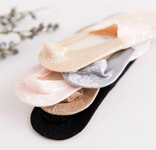 Load image into Gallery viewer, 5 Pairs Fashion Women Girls Summer Socks 7 Color Style Lace Flower Short Sock Antiskid Invisible Ankle Socks For Women
