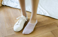 Load image into Gallery viewer, 5 Pairs Female Silicone non-slip invisible Socks Summer Solid Color Mesh Ankle Boat Socks Female Cotton Slipper No show Socks For Women
