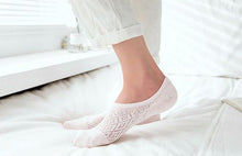 Load image into Gallery viewer, 5 Pairs Female Silicone non-slip invisible Socks Summer Solid Color Mesh Ankle Boat Socks Female Cotton Slipper No show Socks For Women
