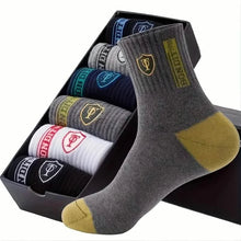 Load image into Gallery viewer, 5-Pairs: Stylish Breathable Warm Crew Socks For Men
