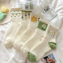 将图片加载到图库查看器，5-Pairs: Stylish Retro Floral Socks
