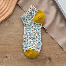 Load image into Gallery viewer, 5-Pairs: Vintage Court Style Short Socks
